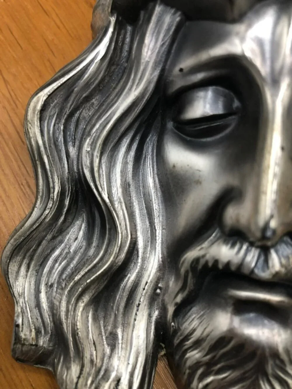 Vintage Jesus wearing Crown of Thorns Pewter on Solid Oak Wall Plaque. 7 x 7 x 3
